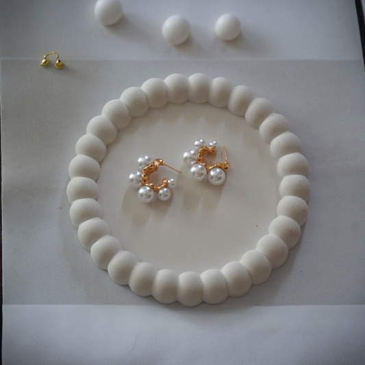 Model wearing elegant imitation pearl hoop earrings