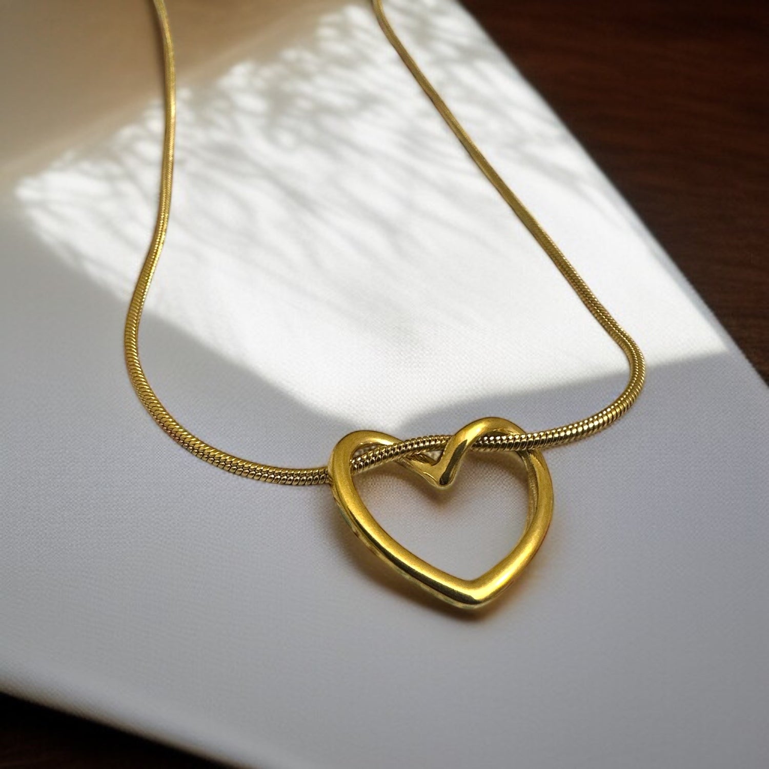 heart-shaped-pendant-necklace-gift.jpg

Dainty heart-shaped pendant necklace for women – romantic love gift jewelry