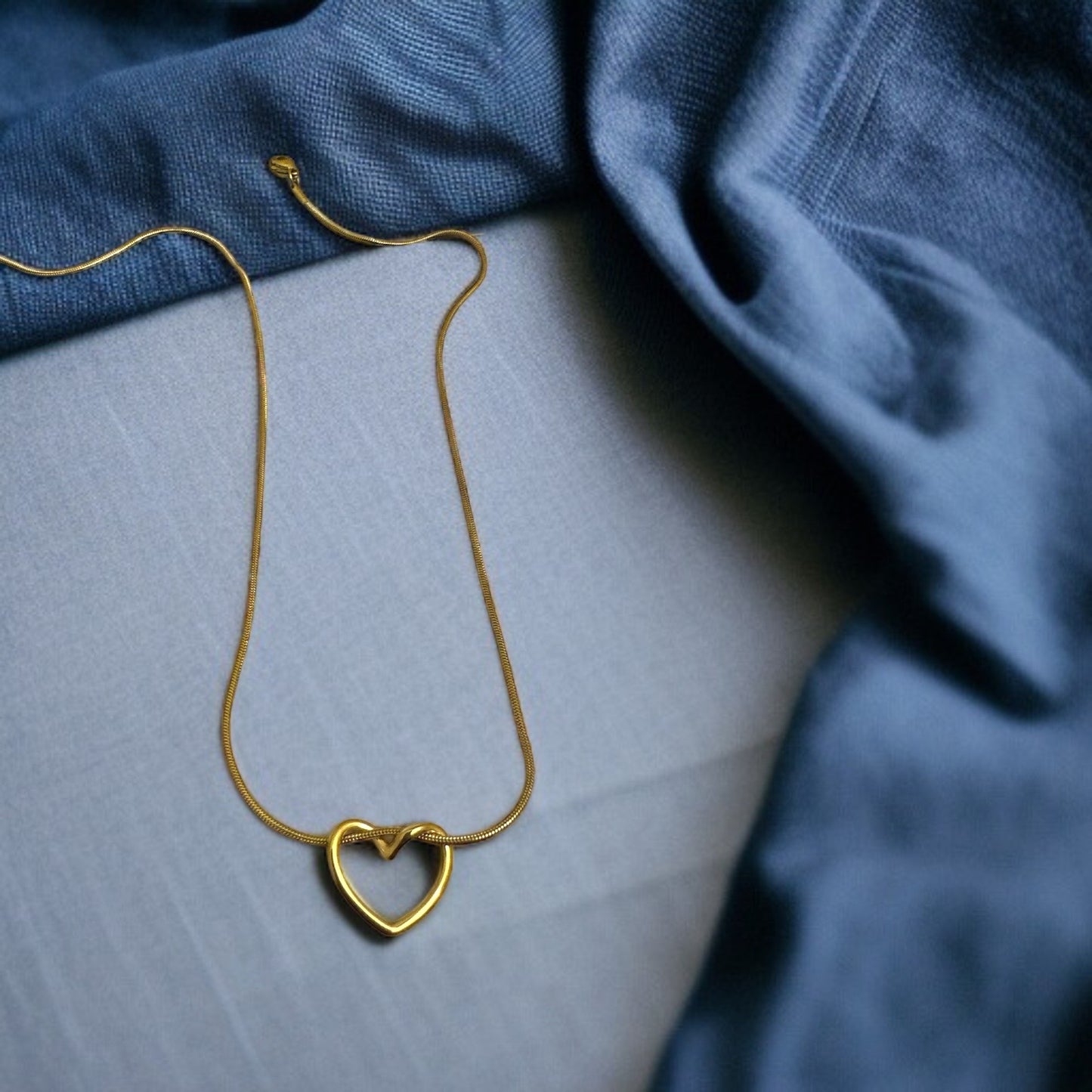 Heart-Shaped Pendant Necklace – Dainty Love Charm Jewelry for Women & Girls